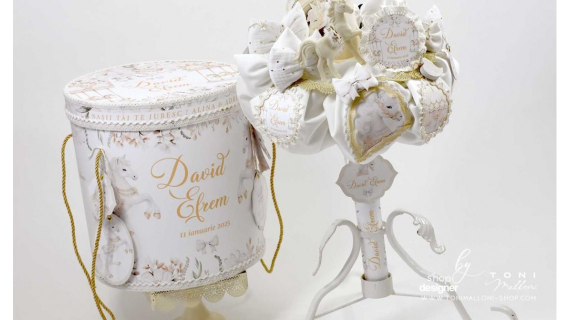 Lumanare botez personalizata cu dantele si cai albi White Carousel 5